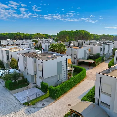 Perla Homes 143 * Plazhi San Pietro