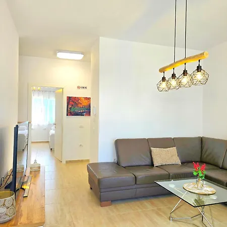 Perla Homes 143 * Plazhi San Pietro